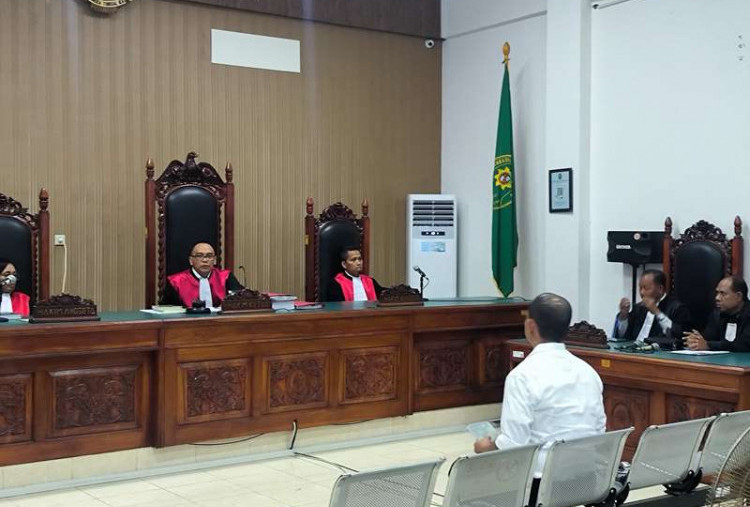 Cabuli Anak, Mantan Kapolres Ngada Disidang