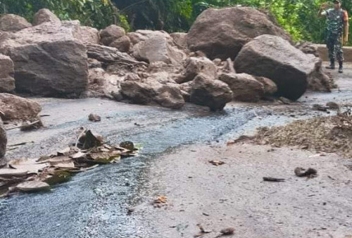 Tertutup Tanah, Akses Jalan Desa Singapura ke Kota Pagaralam Lumpuh Total