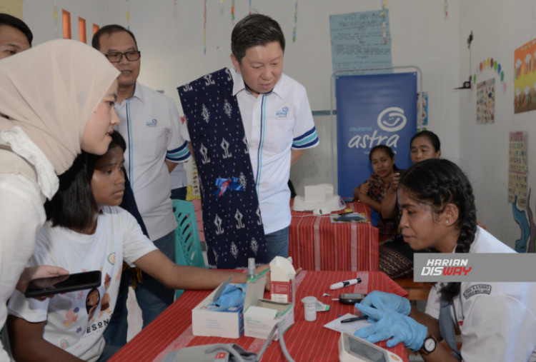 Asuransi Astra juga mengajak masyarakat Sumba Barat Daya untuk mulai peduli akan kesehatan perempuan produktif dengan sejumlah pelajar yang termasuk dalam kategori Wanita Usia Subur (WUS) di SMK Kasimo, Sumba Barat Daya sebagai Sahabat Aksi Cegah Stunting (ACTING).