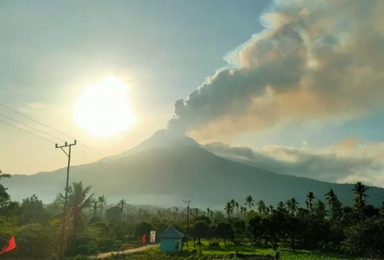 Gunung Lewotobi Laki-Laki Status Awas: Warga Diimbau Tingkatkan Kewaspadaan