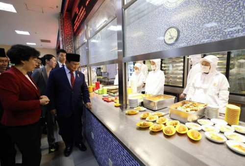 Prabowo Lihat Program Makan Siang Gratis di Beijing