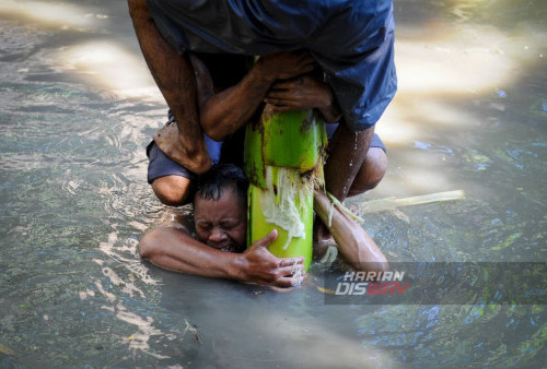 Lomba Panjat Pisang Sambut Hari Jadi KBS ke 107