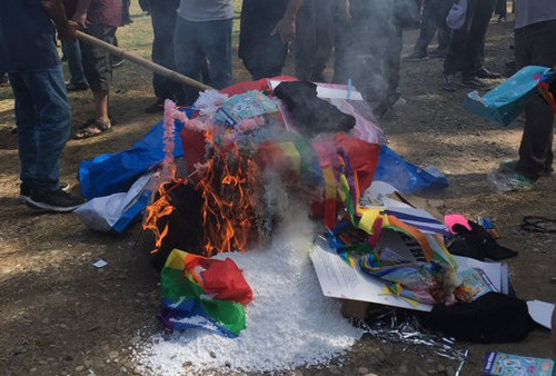Festival LGBT Dibubarkan Masyarakat Georgia, Bendera dan Atribut Dibakar