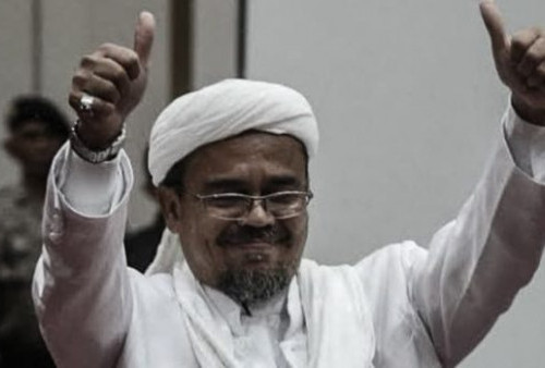 Rizieq Shihab Bagi-bagi Peci dan Pakain Muslim di Rutan saat Lebaran