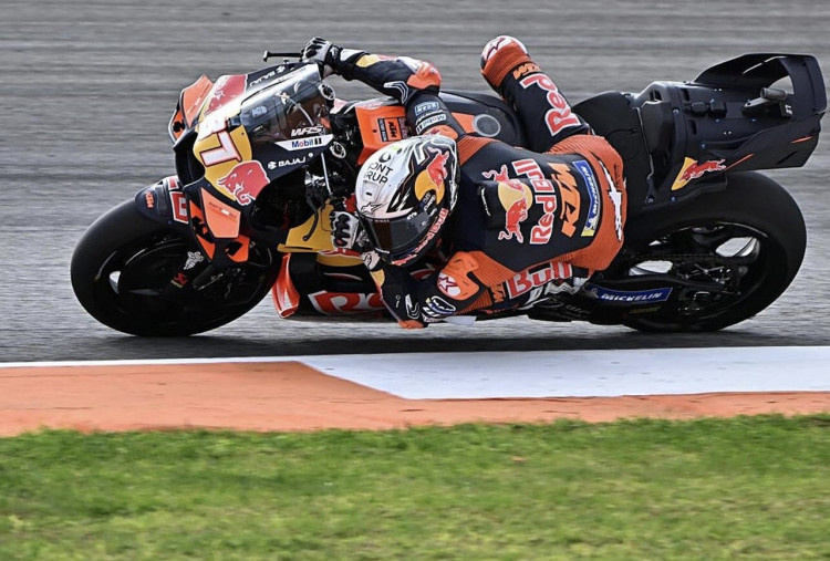 MotoGP Valencia 2025: Acosta Tercepat, Duo Ducati Pabrikan Gagal ke Q2