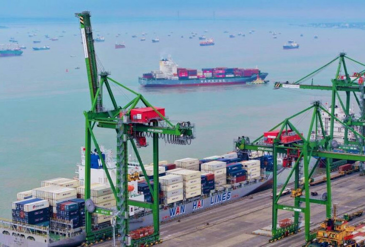 Teluk Lamong Catat Throughput 1,2 juta TEUs  