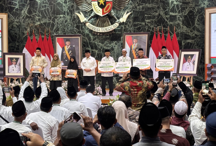 Pramono Berangkatkan Umrah 44 Marbot, 125 Masjid Diberi Bantuan Sound System