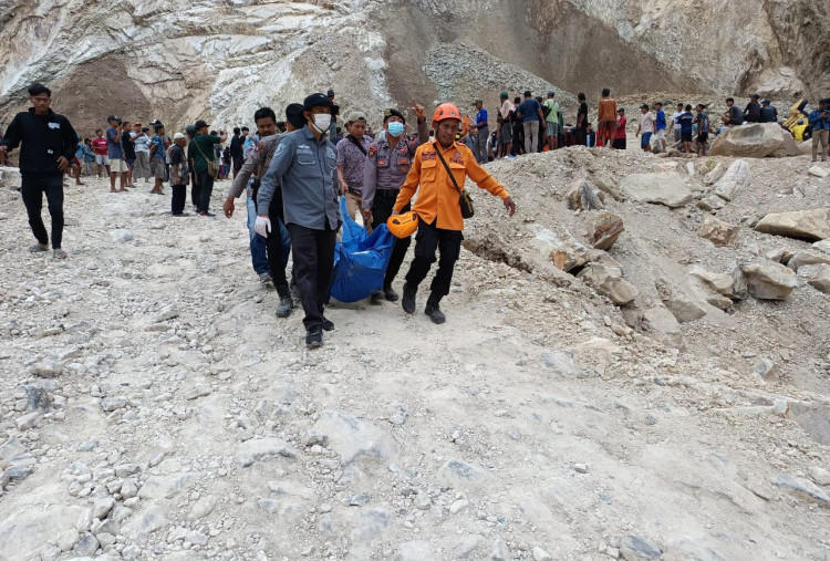 Longsor Tambang Galian C Gunung Kuda Telan 10 Korban Jiwa, Waspadai Longsor Susulan