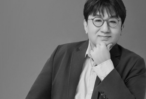 Heboh Bang Si Hyuk Tertangkap Kamera bersama Influencer Kontroversial, BigHit Kembali Jadi Sorotan