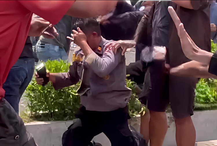 Sejumlah Polisi Terluka Diamuk Massa Revolusi Dimulai dari Pati: Jumlahnya Capai 34 Orang