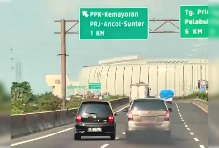 Viral Livina vs Innova Saling Senggolan di Tol Kemayoran-Priok, Polisi Telusuri