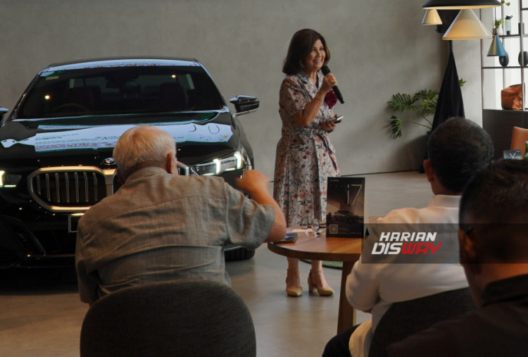 Forum ini menghadirkan pembahasan strategis dari sisi makroekonomi hingga praktik operasional. Paparan mengenai proyeksi serta tantangan ekonomi tahun 2026 disampaikan sebagai bekal bagi pelaku usaha dalam menyusun strategi bisnis yang lebih terukur, sekaligus dilengkapi dengan sesi berbagi praktik terbaik dari BMW Astra terkait standar pelayanan pelanggan premium dan peningkatan nilai tambah usaha.