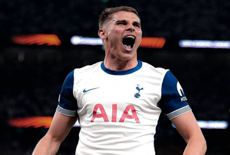 Micky van de Ven Disebut Cocok untuk Liverpool, Solusi Lini Belakang Arne Slot?