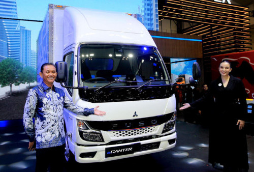 Dibawah naungan booth bertema Leading Innovation, Mitsubishi Fuso menampilkan inovasi-inovasi 
unggulan yang direpresentasikan dengan 7 display unit yang 4 diantaranya didominasi dengan 4 truk 
listrik eCanter dengan berbagai tipe karoseri