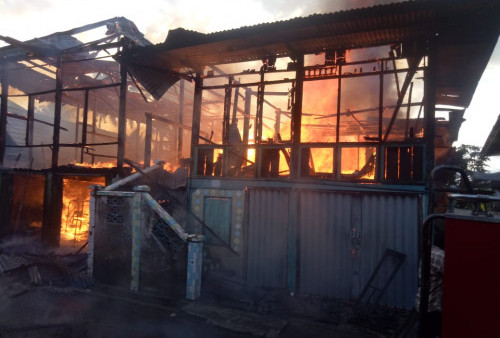 Breaking News: Tiga Rumah di Desa Surabaya OKU Selatan Ludes Dilalap Api