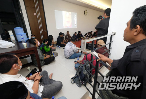 Dukungan dari berbagai kalangan berdatangan secara virtual maupun secara fisik memenuhi Posko Rumah Aspirasi Indah Kurnia di Kawasan Pondok Candra  7 Juni 2022. Foto: Boy Slamet