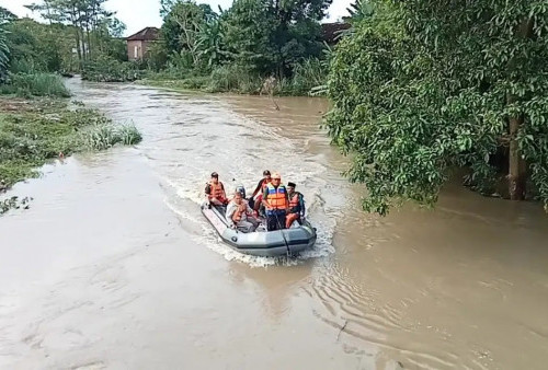 Santri Ponpes Al Anwariyah Cirebon Hanyut di Sungai Ciwaringin, Jasad Korban...