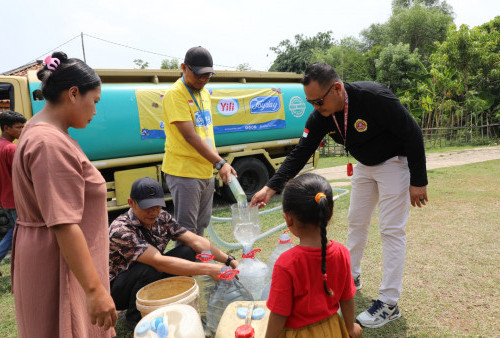 Terdampak Kekeringan, Yili Indonesia Dairy Salurkan Bantuan 80.000 Liter Air ke Desa Sukamukti Cikarang