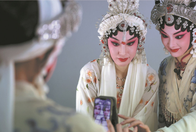 Wuju Opera, Seni Panggung Klasik yang Bangkitkan Tradisi Tiongkok di Kancah Dunia