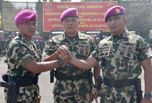 Jabatan Komandan Batalyon Infanteri 1 Marinir diserahterimakan dari pejabat lama Letkol Marinir Roni Saputra, M.Tr.Opsla kepada Letkol Marinir Siswanto M.Tr.Opsla.    Letkol Marinir Siswanto M.Tr.Opsla merupakan putra daerah asli jebolan SMAN 1 Sidoarjo yang  sebelumnya menjabat sebagai Komandan Sekolah Tamtama Infanteri (Dansetaif), Komando Pendidikan Marinir (Kodikmar), sedangkan Letkol Marinir Roni Saputra, M.Tr.Opsla akan menempati jabatan baru sebagai Komandan Sekolah Perwira Infanteri (Dansepaif) Komando Pendidikan Marinir (Kodikmar). Serah terima jabatan tersebut  dipimpin oleh Komandan Brigif 2 Marinir Kolonel Marinir Arip Supriyadi, S.H., M.M., M.Tr.Hanla di lapangan Apel Kesatrian R. Suhadi Gedangan, Sidoarjo, Jawa Timur. Rabu (02/10/2024).   Foto Koptu Mar Moch Ainul Yakin    