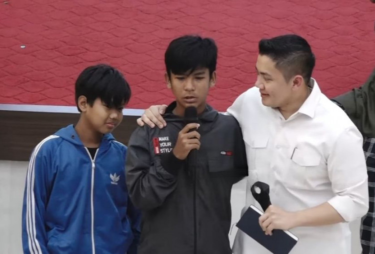 Viral Tangis Anak Jalanan di Depan Seskab Teddy, Bahagia karena Bisa Sekolah