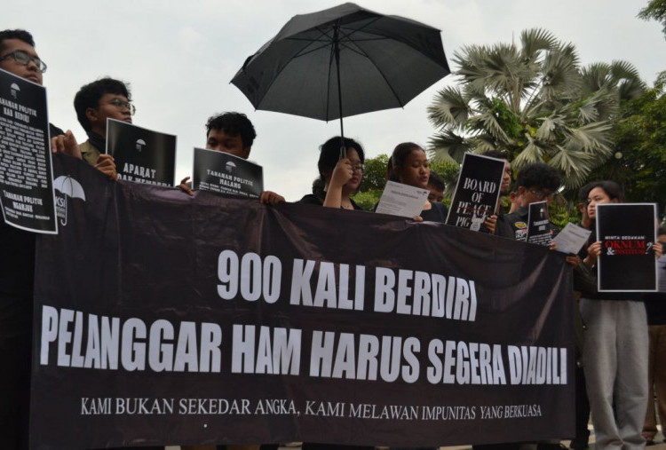 Aksi Kamisan Surabaya 900: Nyali dan Konsistensi dalam Kasih Sayang Ibu 