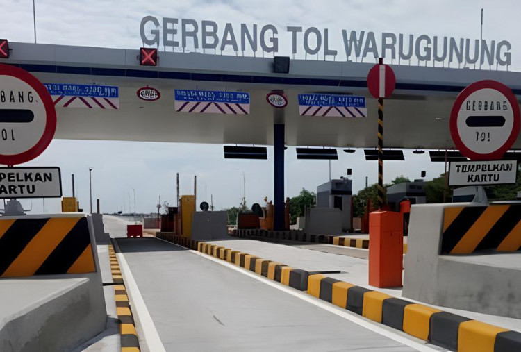 Jelang Nataru, Volume Kendaraan di Gerbang Tol Trans Jawa Melonjak, Simak Selengkapnya!