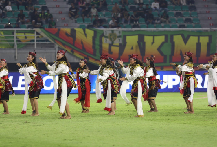 Tarian Remo dan Gandrung hingga Koreografi Bonek Meriahkan Opening BRI Super League