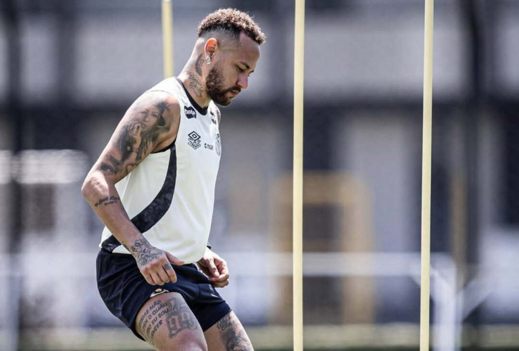 Baru Dipanggil Timnas Brasil, Neymar Kini Dibekap Cedera Betis