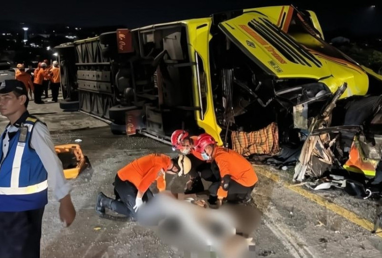 Bus Pariwisata Remuk Terguling di Tol Semarang, 15 Tewas: Rombongan dari Jatiasih Bekasi