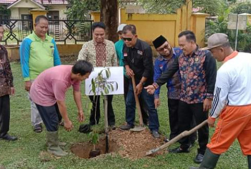 Keren, Karang Dapo Kecamatan Pertama di Muratara Tanam 1000 Pohon Durian