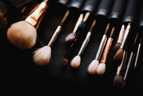 Begini Cara Pilih Alat Makeup yang Bagus untuk Pemula, Simak Tipsnya Yuk!