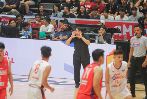 Tim basket putra SMA Jubilee Jakarta sukses membawa trophy kemenangan Final Honda DBL with Kopi Good Day 2023 DKI Jakarta Series.

SMA Jubilee Jakarta berhasil mempertahankan gelar juara setelah memenangkan pertarungan dramatis dengan skor tipis 53-52 dari SMA Bukit Sion (Buksi), Jakarta.  (Raka Denny/Harian Disway)