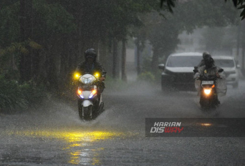 Hujan Deras Landa Kota Surabaya