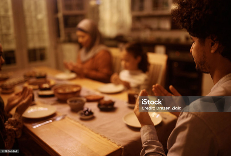 Bacaan Doa Agar Kuat Puasa Bagi Penderita Asam Lambung Kronis Saat Ramadan