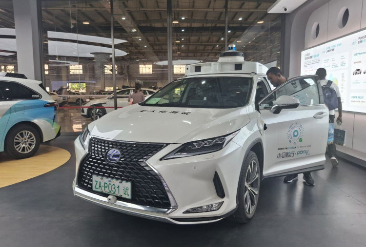 Harian Disway di China International Press Communication Center (CIPCC) (53): Kunjungi Tiga Generasi Robotaxi