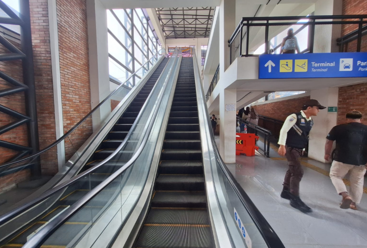 Hampir Setahun Eskalator Skybridge Stasiun Bojonggede Mati, Kapan Bisa Berfungsi Lagi?