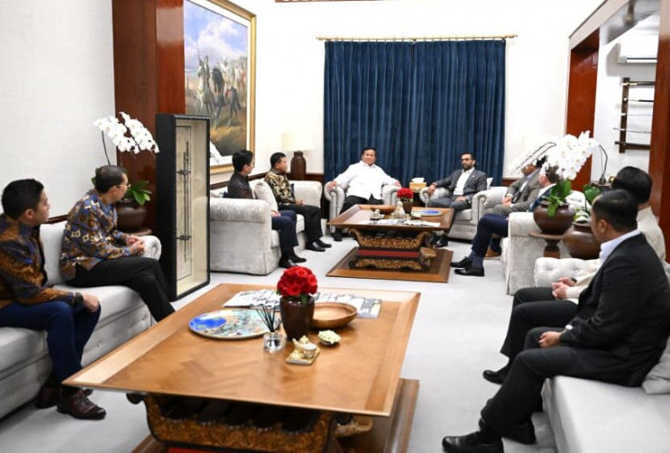 Direktur FBI Serahkan Artefak Budaya Indonesia ke Prabowo, Kerja Sama Repatriasi Diperkuat