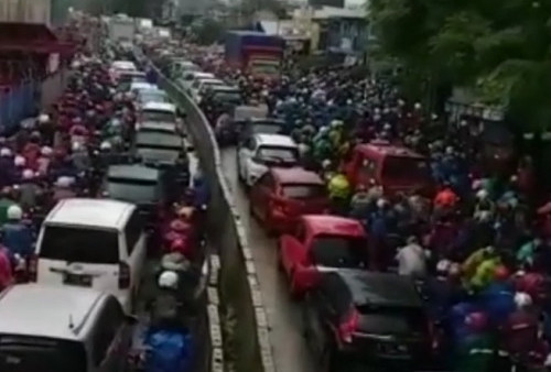 Ini Penyebab Macet di Jalan Raya Bekasi Arah Cakung 