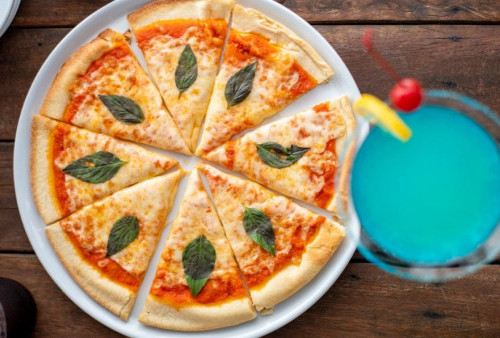 Bahaya Minum Soda Usai Makan Pizza, Ini 4 Alasannya