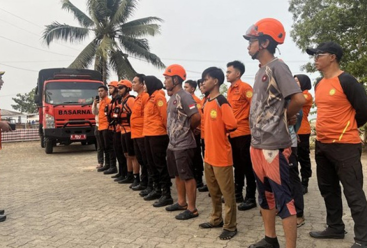 Tim SAR Perluas Pencarian 8 Orang Hilang di Selat Sunda