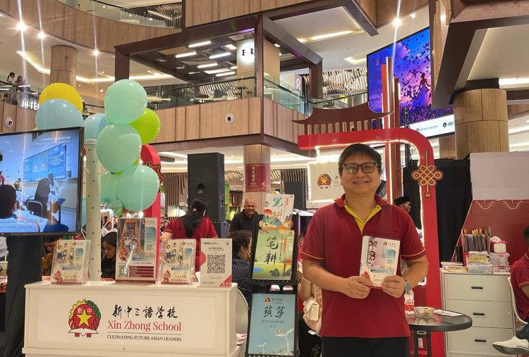 Tak Hanya Kuliner, Booth Pendidikan Ramaikan Disway Mandarin Debate & Speech Competition 2026