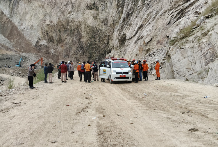 Tambang Maut Gunung Kuda Cirebon Longsor, Warga di Lereng Tebing dan Sungai Diminta Siaga