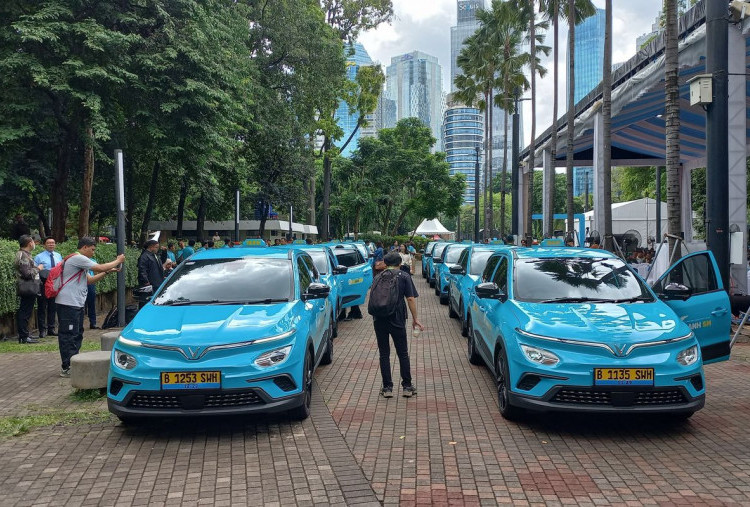 Taksi Listrik Asal Vietnam akan Beroperasi di Surabaya, Eri Wajibkan Pakai Pekerja Lokal