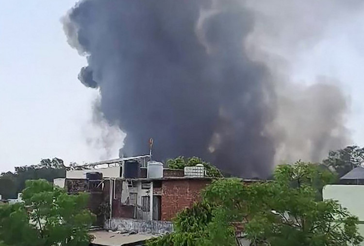 Pesawat Air India Jatuh di Ahmedabad, Angkut 242 Penumpang