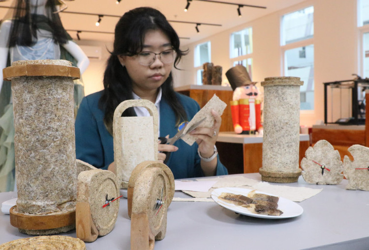 Mahasiswa Ubaya Ubah Kantong Teh Jadi Produk Home Decor Inovatif