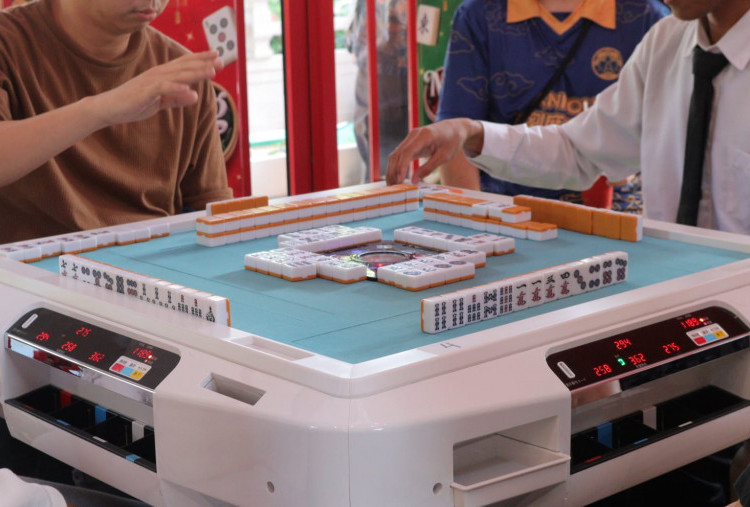 Mahjong Jadi Tren, Kian Digemari Masyarakat Surabaya (1): Asah Strategi, Lepas Penat