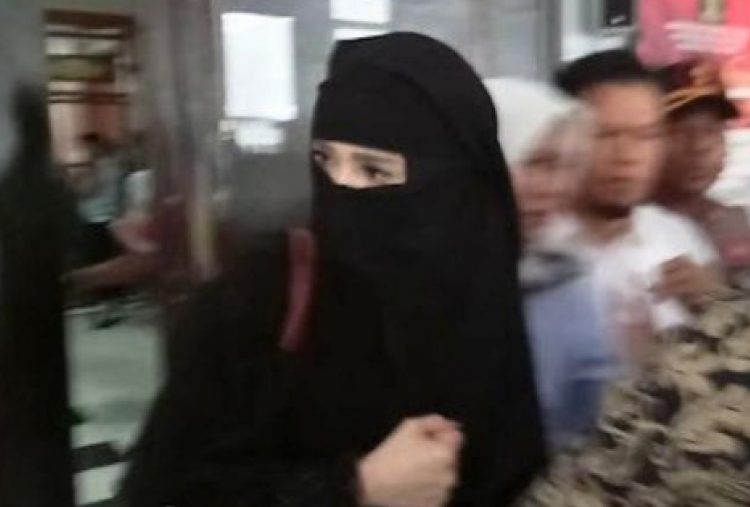 Ahmad Dhani Tantrum, Foto Lama Mulan Jameela Bercadar saat Hamil Shafeea Kembali Beredar