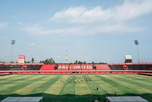 Patut Dicontoh! Bonek Bali Perbaiki Pagar Stadion I Wayan Dipta Hingga Larut Malam