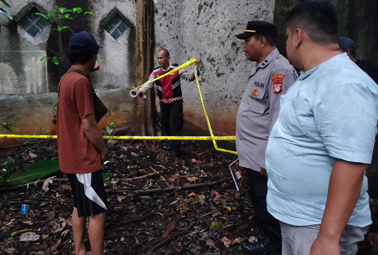 Polisi Cek TKP Penemuan Granat di Jatisampurna, Sempat Dikira Mainan